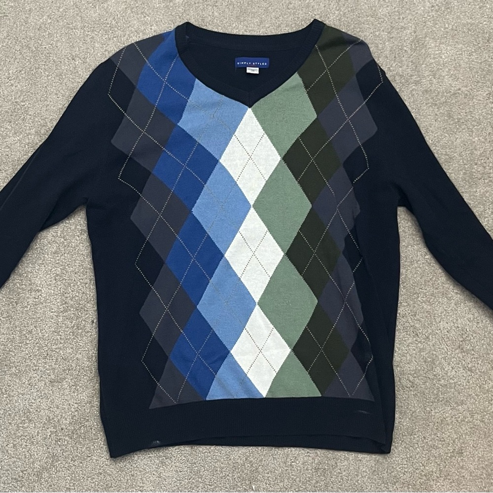 Simply Styled Blue V-Neck Sweater with Argyle Pattern